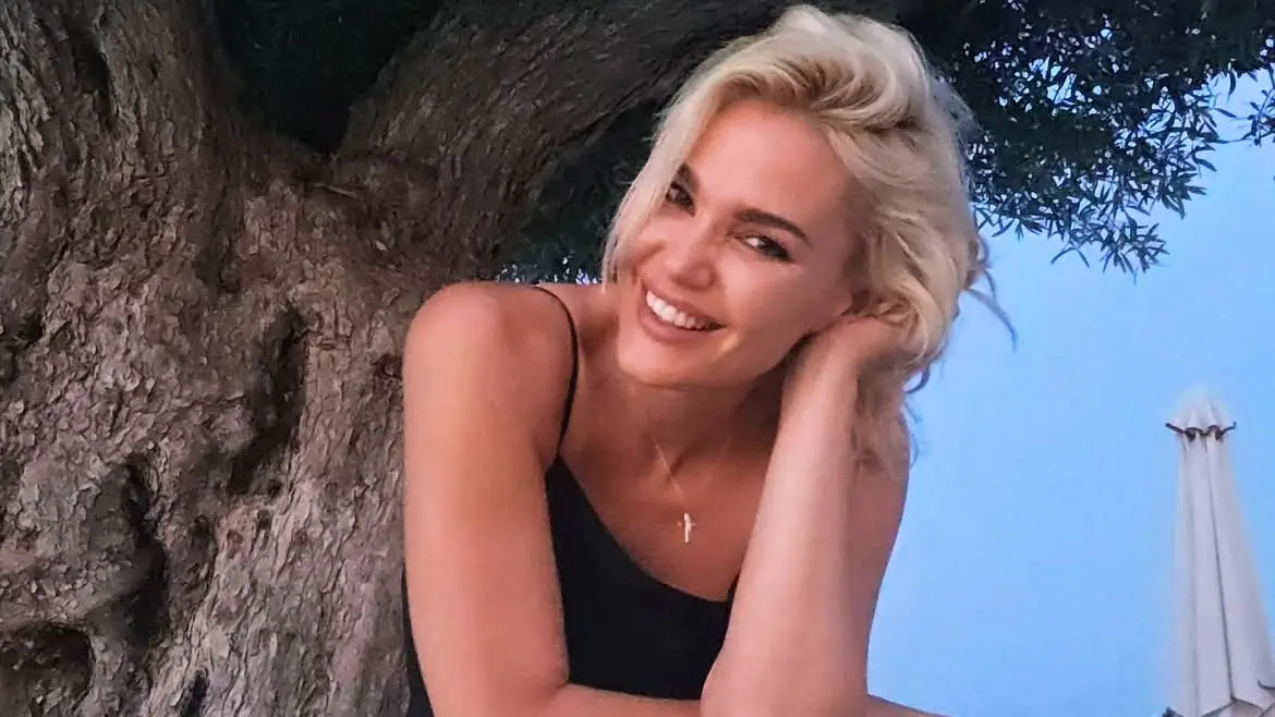 isntagram printscreen lenakovacecic_official Lena Kovačević-6a9be128aece6.webp