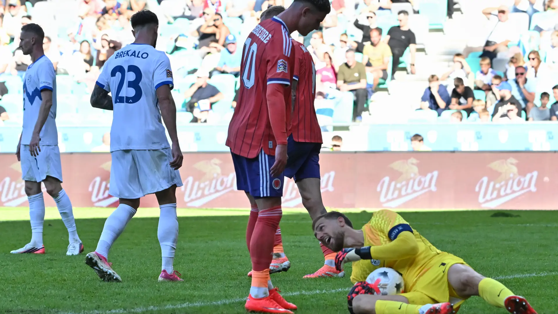 jan oblak slovenija škotska AP PhotoIgor Kupljenik-6ab7e28713bd4.webp