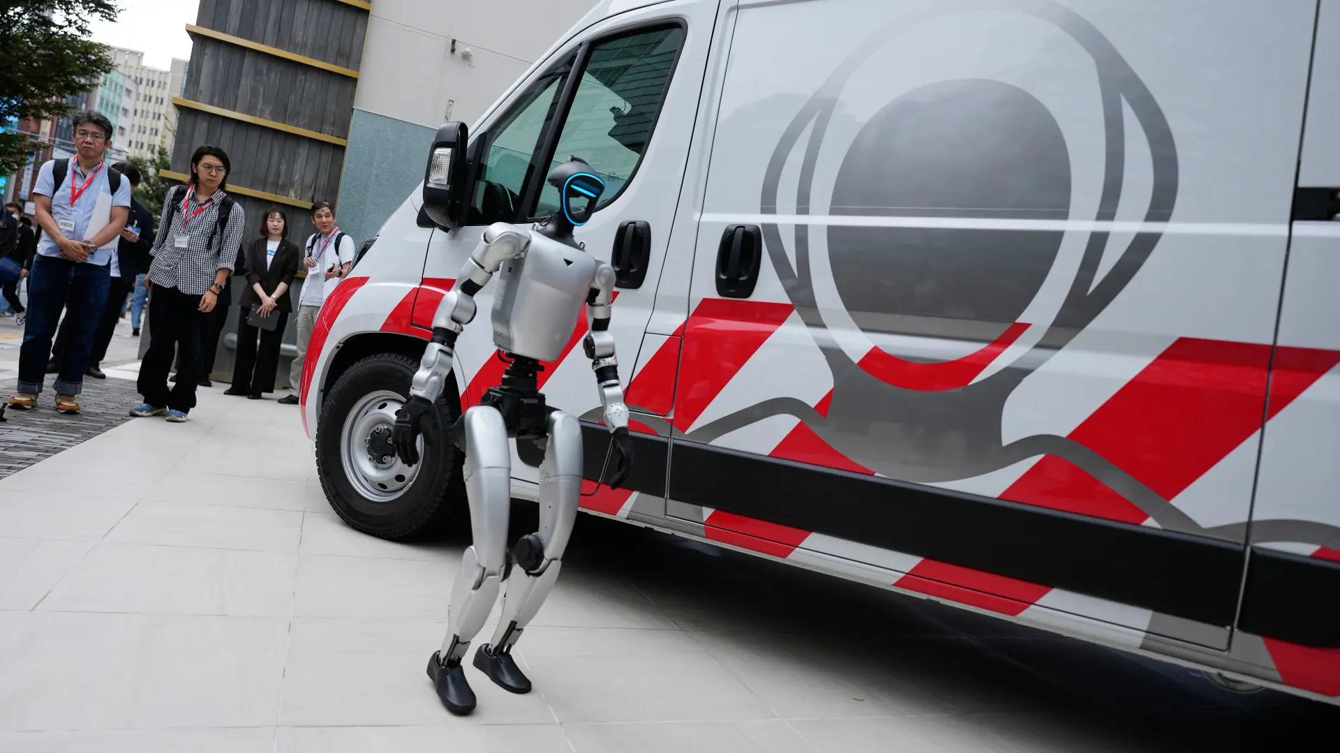 japan humanoidni roboti hitna pomoć AP PhotoEugene Hoshiko-6a9fde3e7d5c6.webp