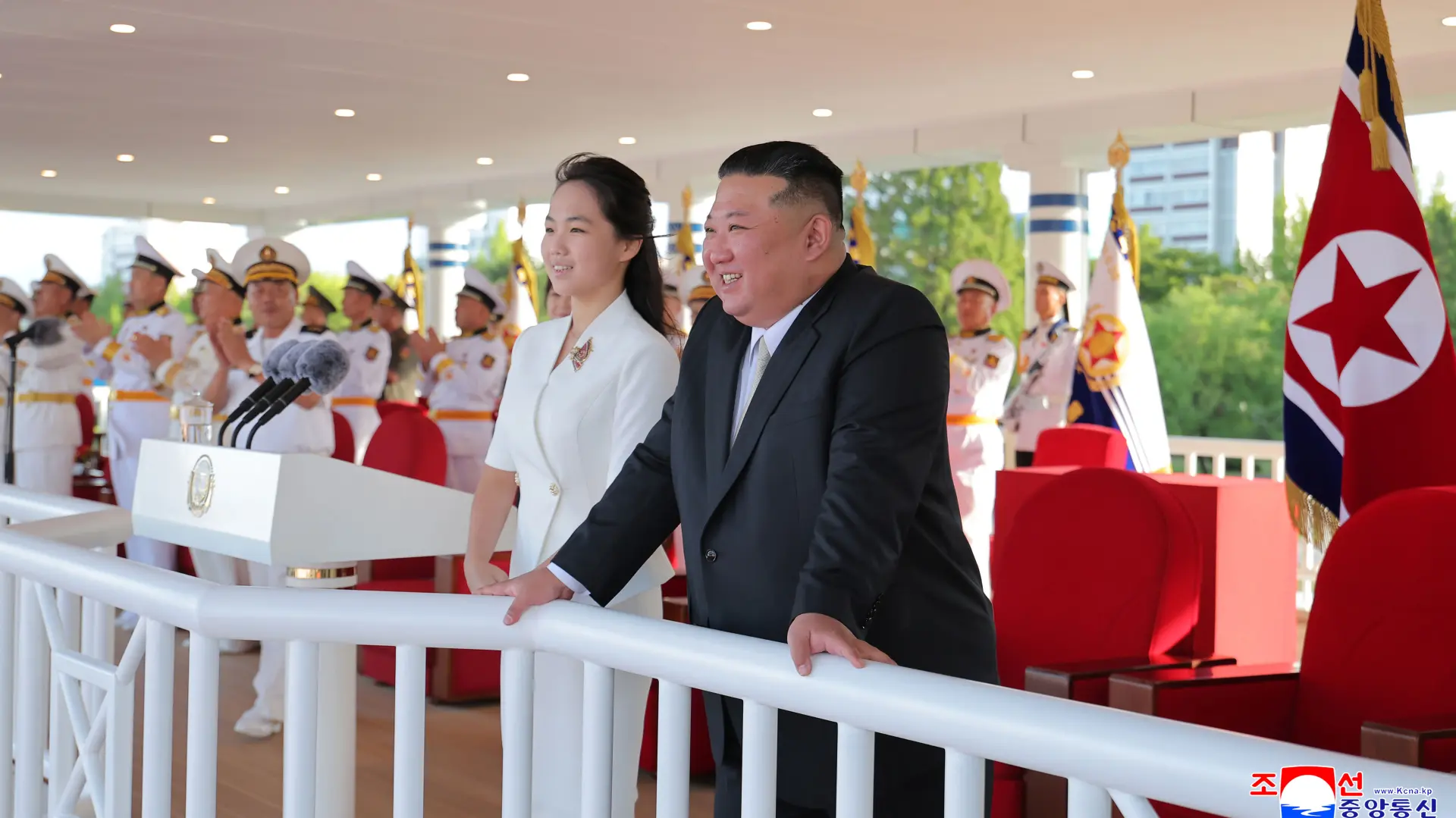 kim džong un sa ćerkom Korean Central News AgencyKorea News Service via AP-6aa2a0d6bb9e3.webp