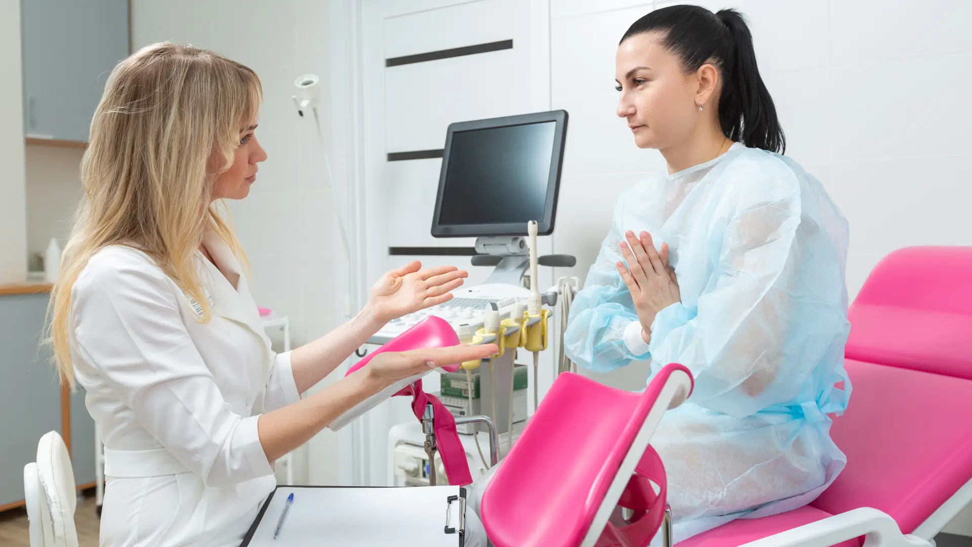 shutterstock_2089179247 ginekolog žena doktor ginekologija papa test hpv virus-6abb62874e188.webp