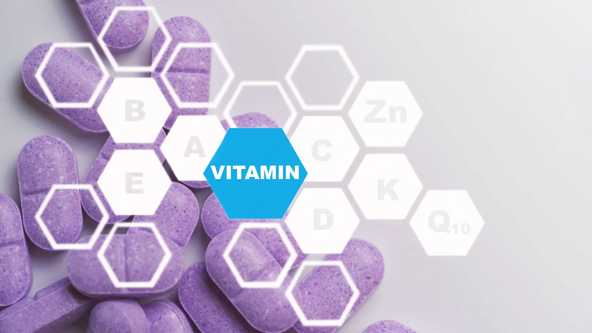 shutterstock_2152653317 vitamini suplementi vitamin c d k zn cink b e a-6aaa51d634c1b.webp