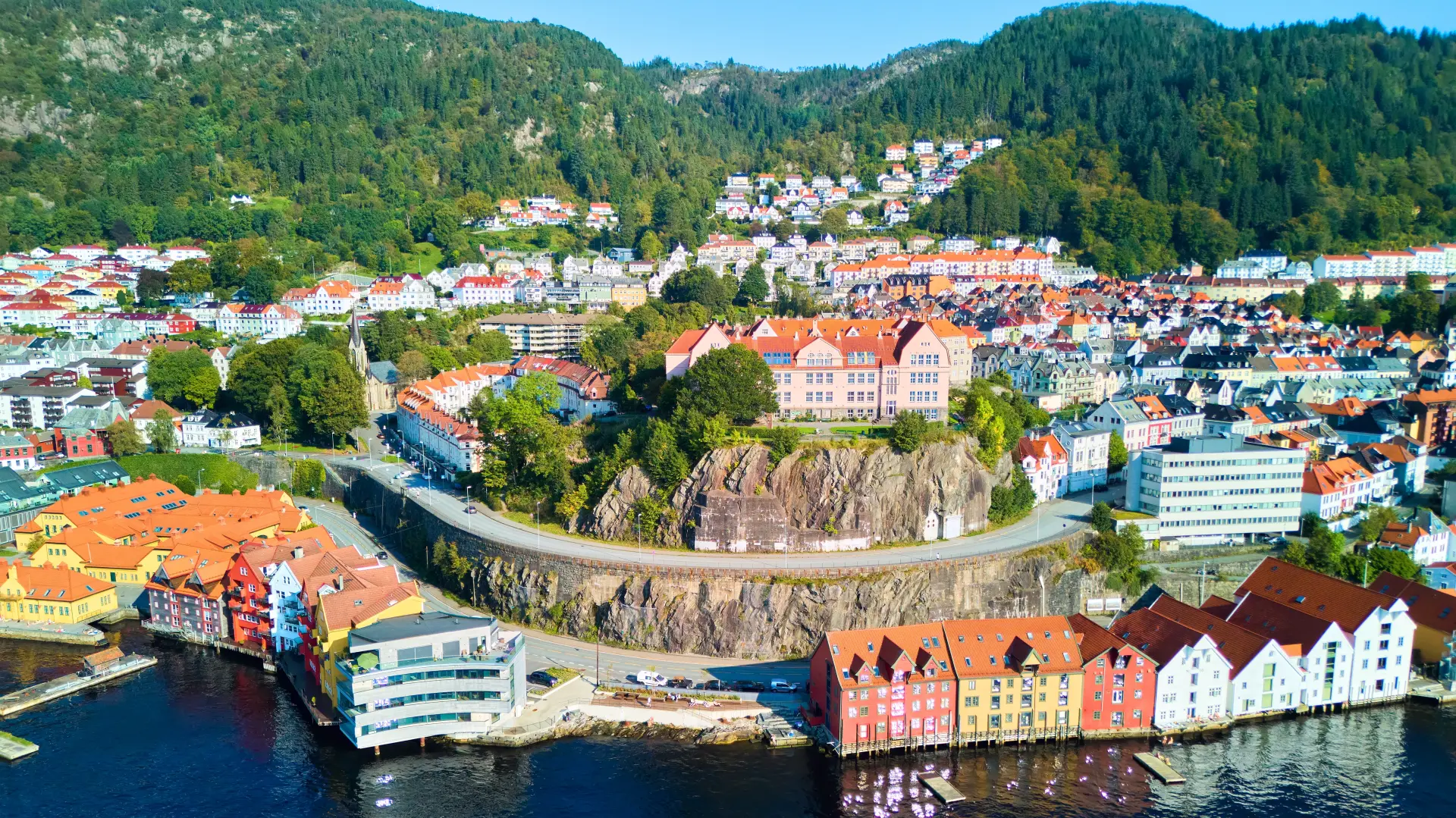 shutterstock_2514956213 bergen norveška-6abce1ec76456.webp