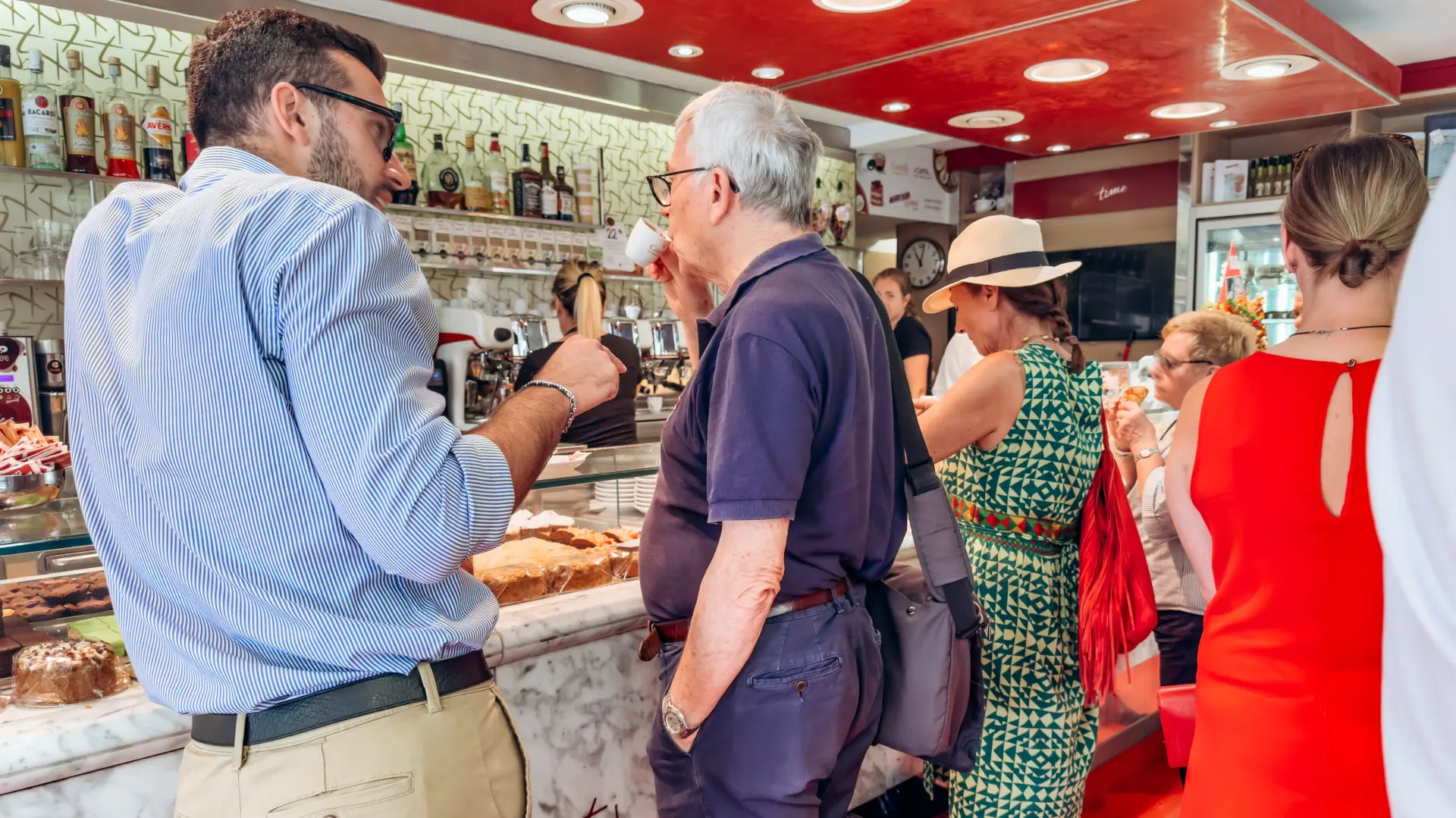 shutterstock_2668714435 espreso u italiji italija kafić kafeterija-6aabe30d6a146.webp