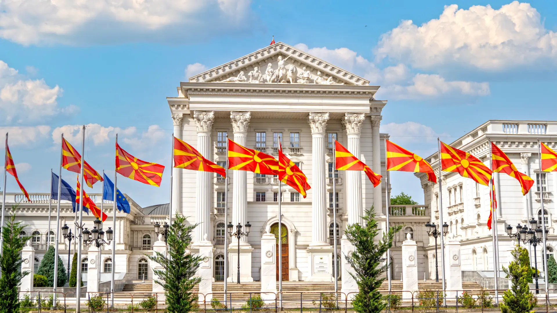 skoplje severna makedonija zgrada vlade shutterstock_2607117887-6aac0a93f0ecd.webp