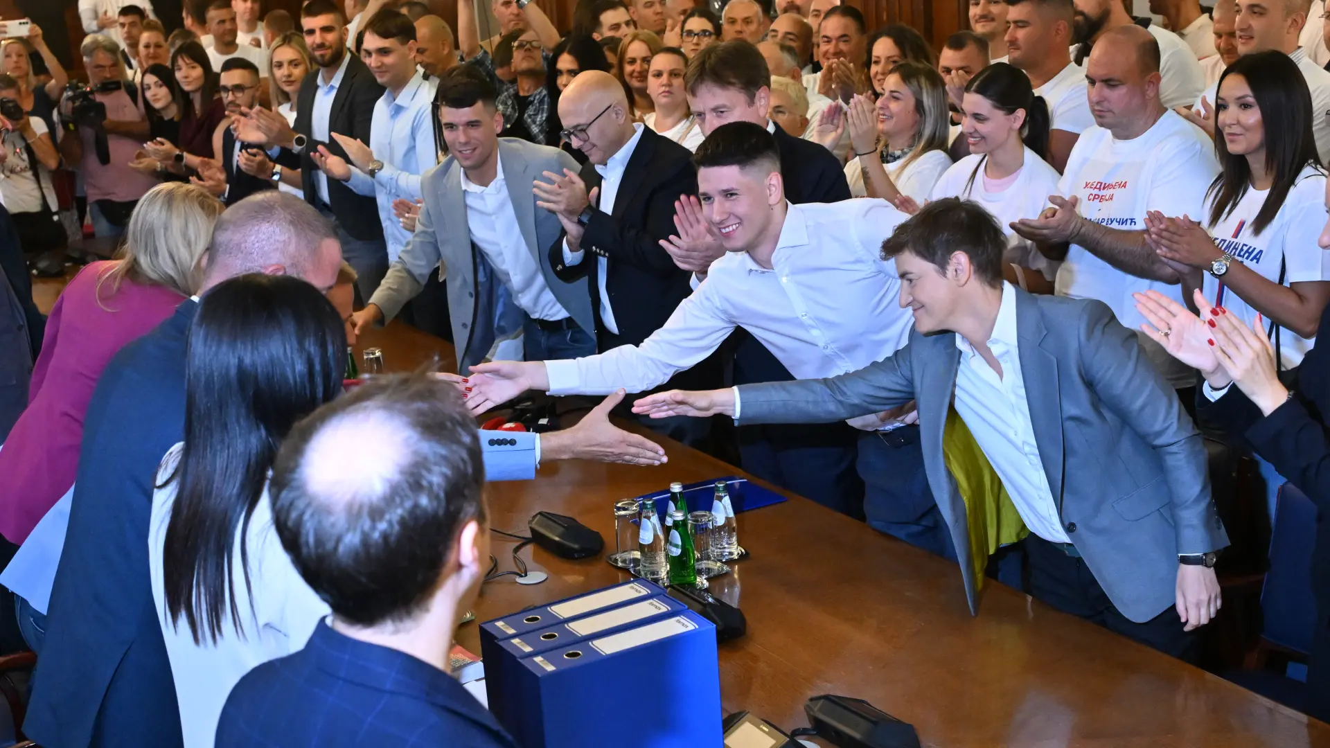 srpska napredna stranka predaja potpisa TANJUG OLIVER BUNIĆ-6aa53a622104d.webp