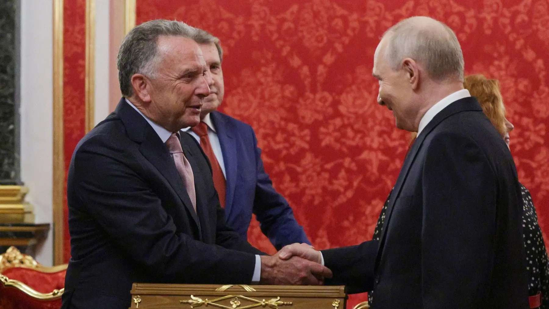 stiv vitkof i vladimir putin profimedia-1131394991-6a9d69051599b.webp