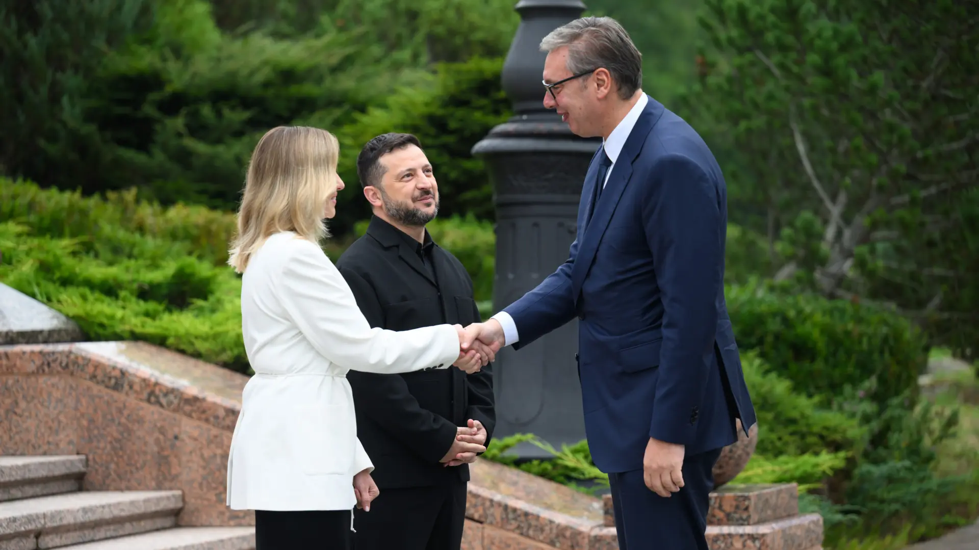 volodimir zelenski i aleksandar vučić Ukrainian Presidential Press Office via AP-6aad6840ef236.webp