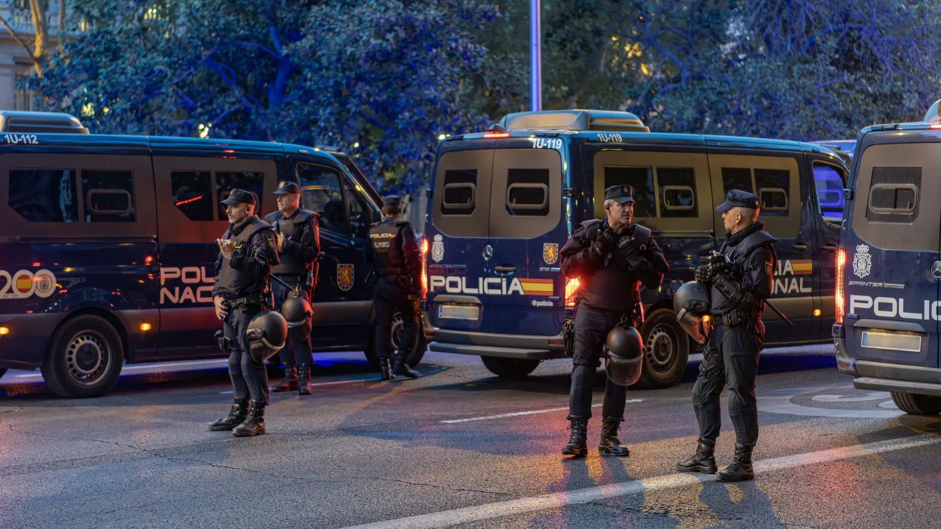 španska policija shutterstock_2722692305-6ac7858e0a7d2.webp