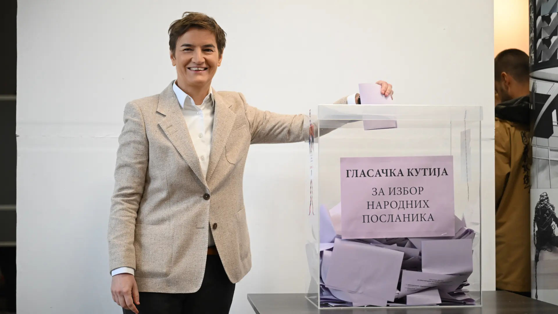 Ana Brnabić glasanje TANJUG NARODNA SKUPŠTINA SRBIJE PEĐA VUČKOVIĆ-6addd33cb58ec.webp