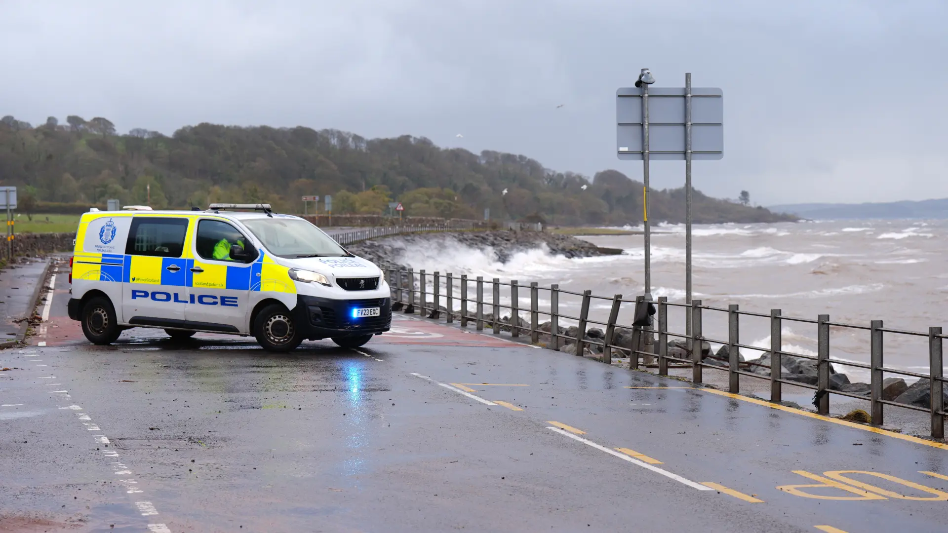 Oluja Boelo Velika Britanija policija Tanjug Jane BarlowPA via AP-6ade562a153d2.webp