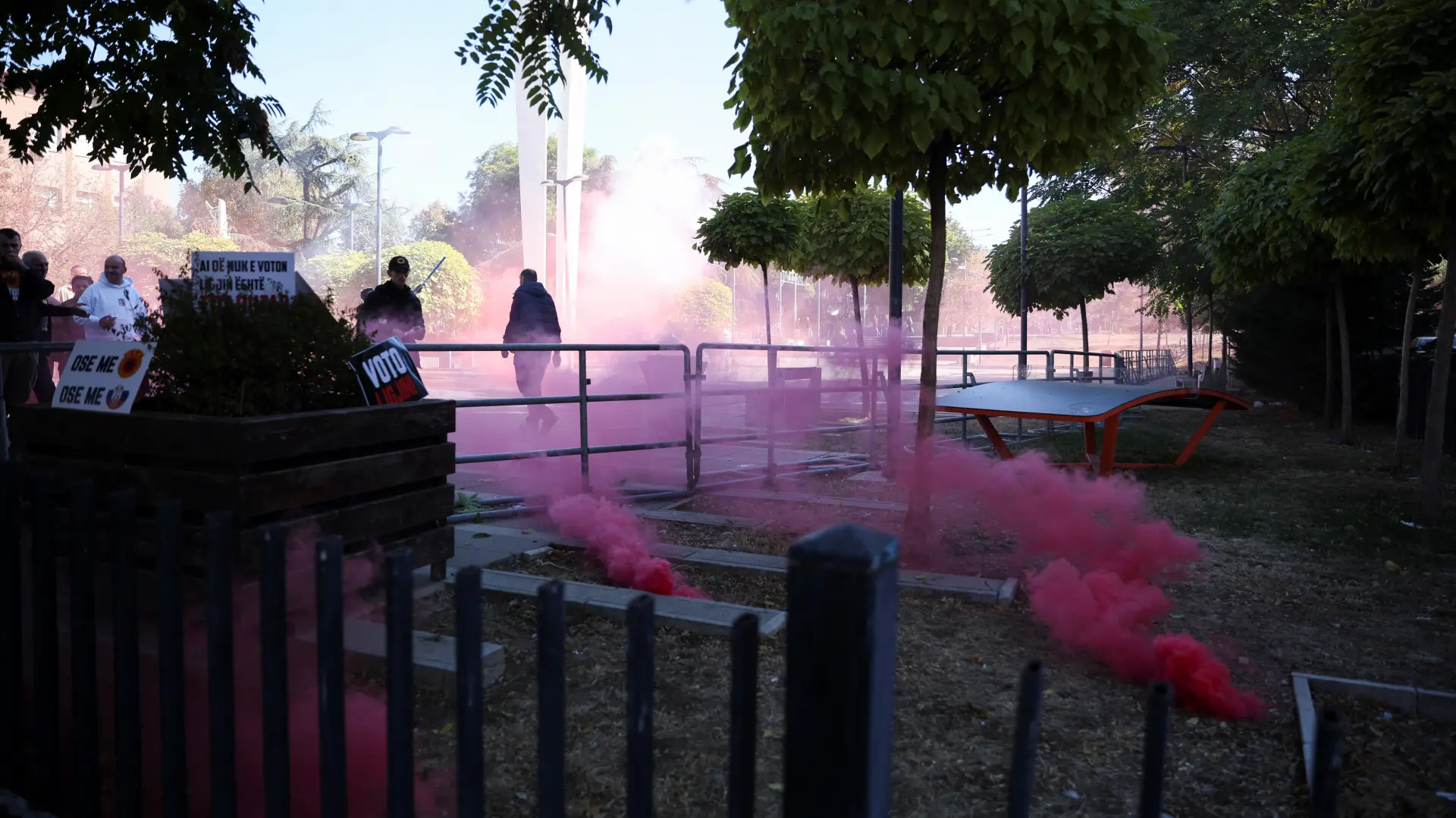Priština demonstranti REUTERS Valdrin Xhemaj-6ac3ee7ab4933.webp