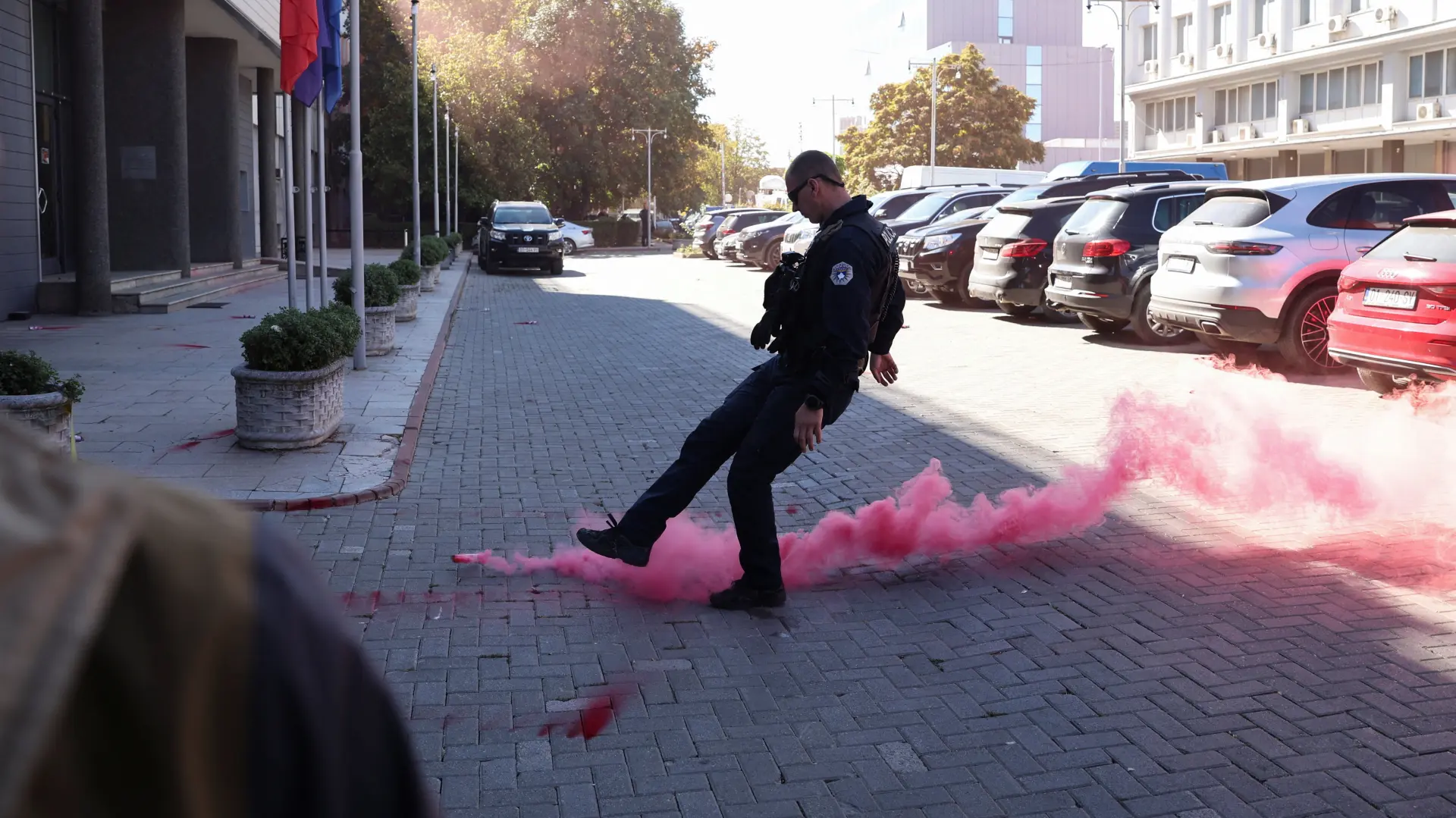 Priština skupština demonstranti REUTERS Valdrin Xhemaj-6ac3bc4b8cfbe.webp