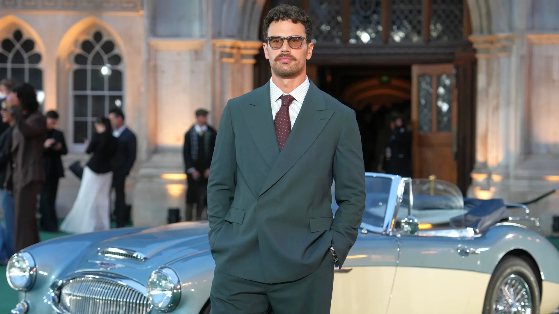 The Gentlemen AP PhotoKin Cheung) teo džejms-6ae08a7708f10.webp