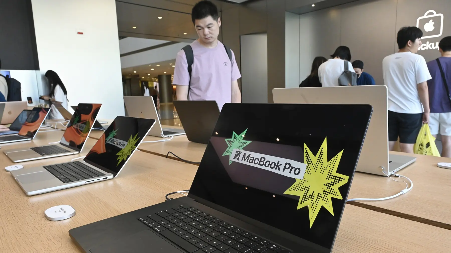 macbook pro računar Kobe Li Zuma Press Profimedia-6ad881e704a62.webp