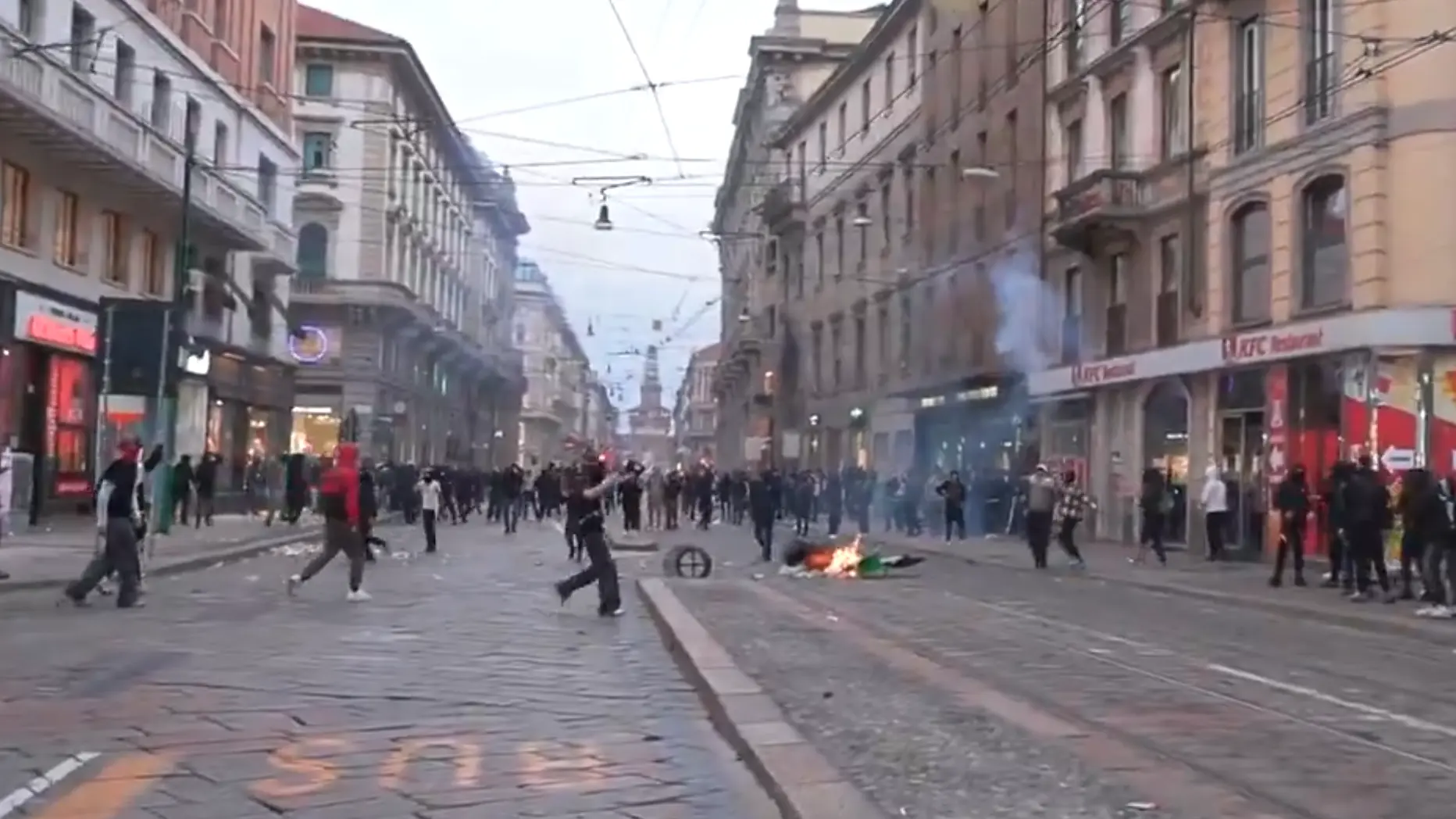 protesti Milano x visegrad24 Printscreen-6ad51574bb6eb.webp