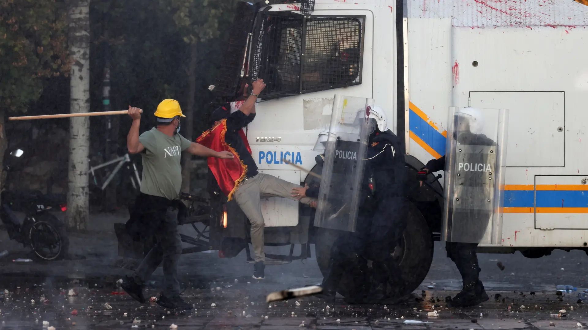 protesti u albaniji AP PhotoHameraldi Agolli-6ad5f1573c7ab.webp