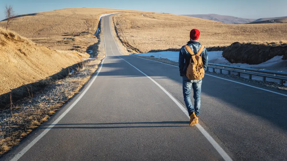 shutterstock_1080585359 nomad, turista, ranac na leđima, šetnja,-6ac78bbfbe4c0.webp