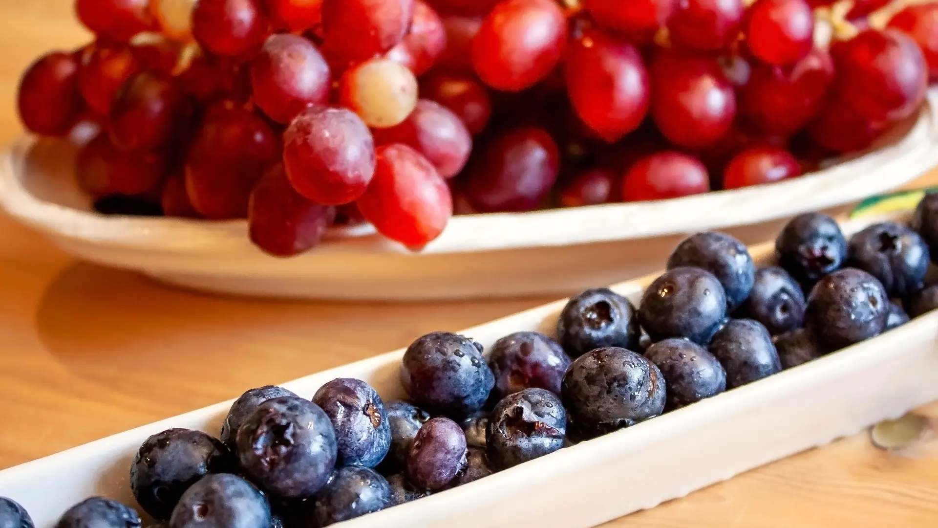 shutterstock_1186307974 grožđe borovnice voće-6ad6081573177.webp