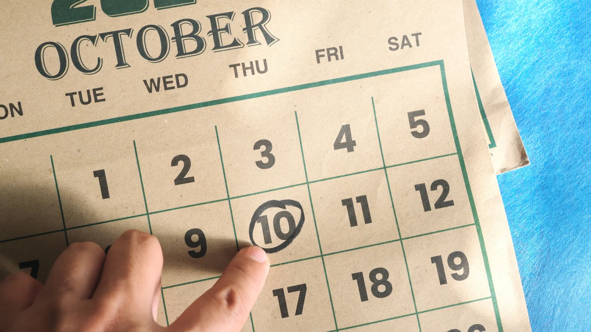 shutterstock_2488588373 kalendar datum oktobar kalendar 10. oktobar-6ac280af33044.webp