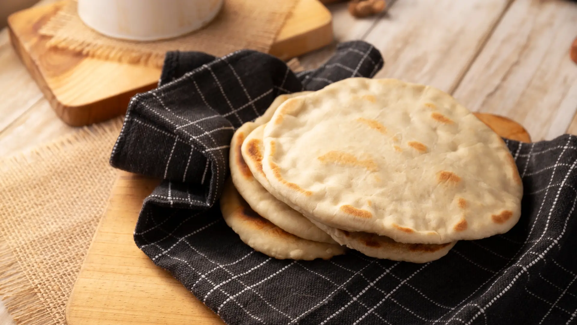 shutterstock_2545540079 tortilje turski hleb testo-6adcb3e19ce9c.webp