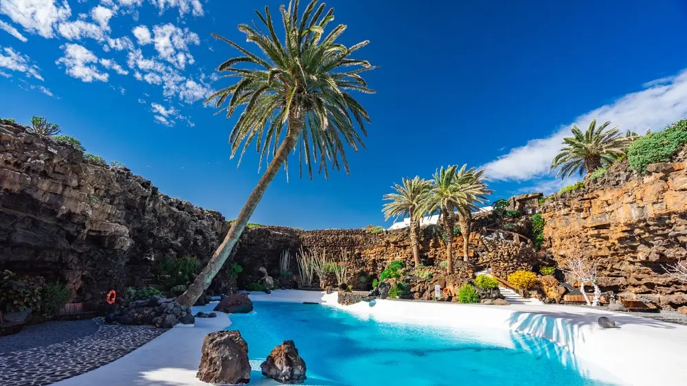 shutterstock_2805460739 Lanzarote, Španija, putovanja, plaža-6acdcf24536b7.webp