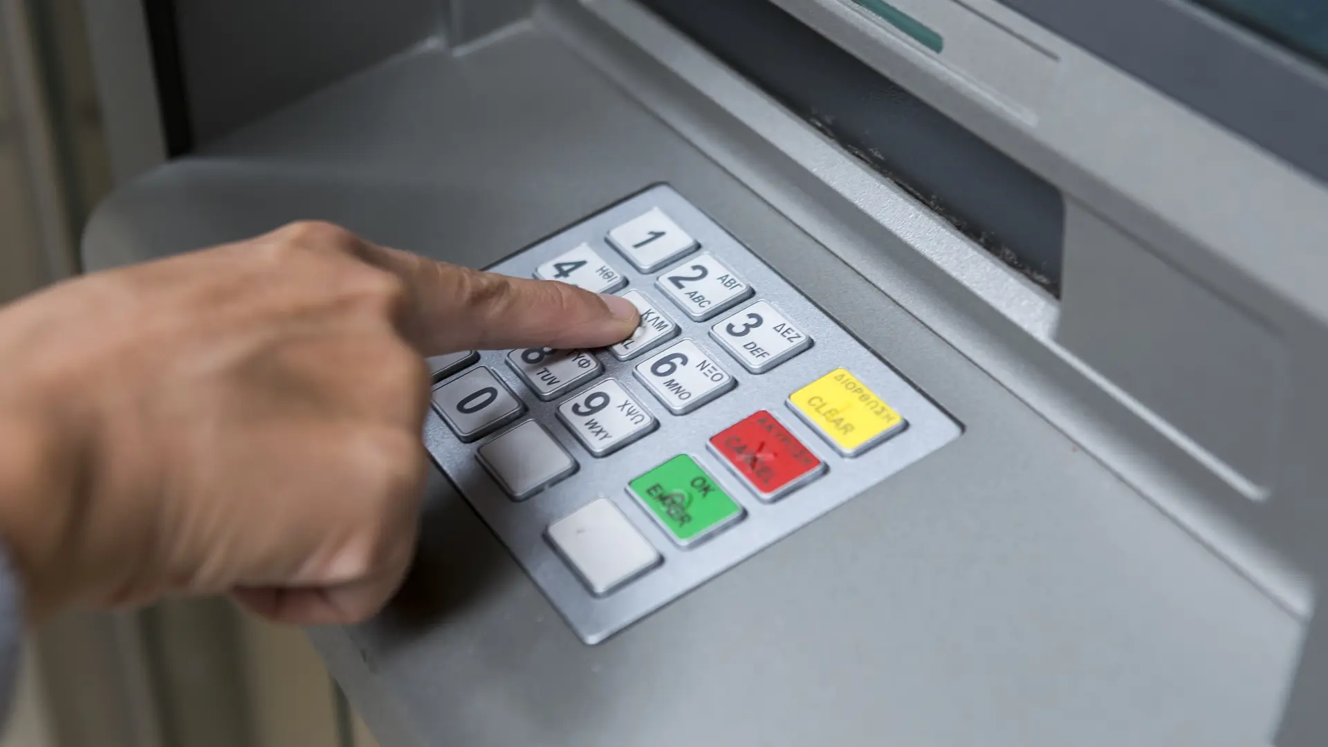 shutterstock_292412399 šifra pin platna kartica banka isplata bankomat plata aparat kartica pin lozinka-6ace2681476ad.webp