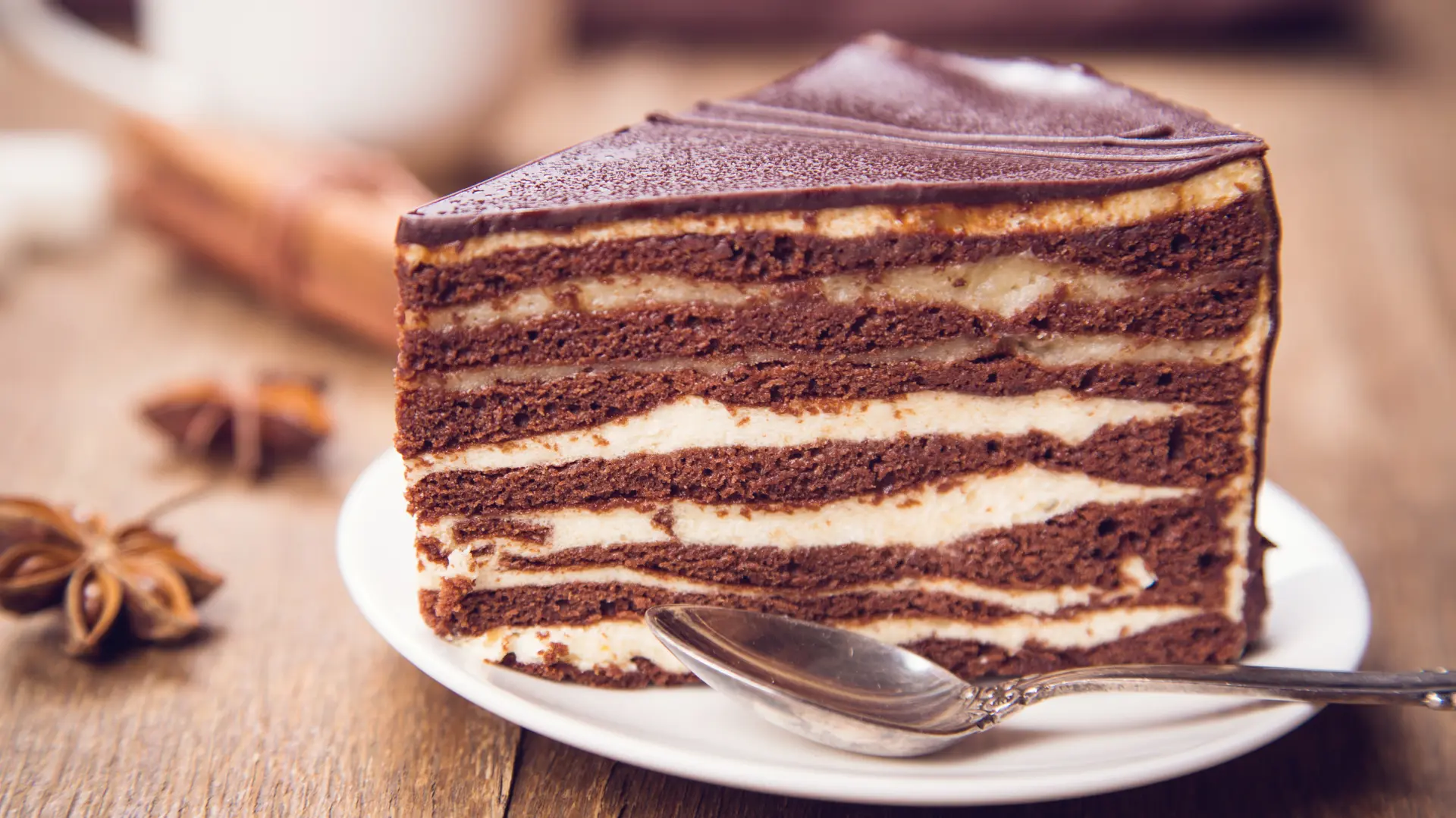 shutterstock_327135371 čoko moko čokomoko čokoladna torta kolač-6ac3e43e87087.webp