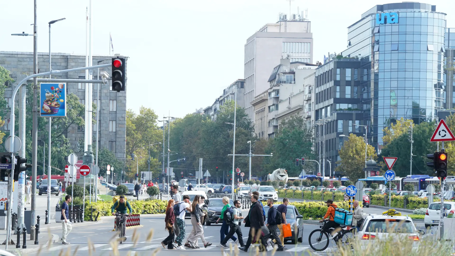 vreme vremenska prognoza jesen ljudi šetnja ulice Beograd UNA televizija Skupština Srbije TANJUG MILOŠ MILIVOJEVIĆ nr-6ace040acde83.webp